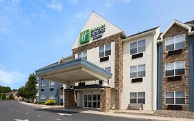 Holiday Inn Express & Suites Wyomissing By Ihg